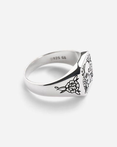 Skulls ring