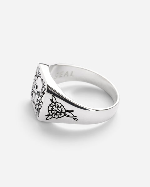 Skulls ring
