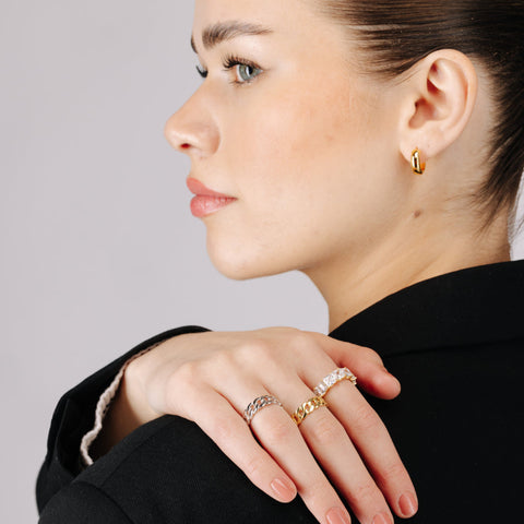 Huggie Gold - Earrings
