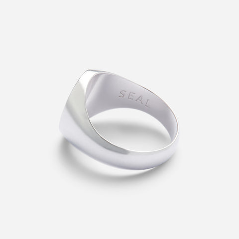 Oval signet ring