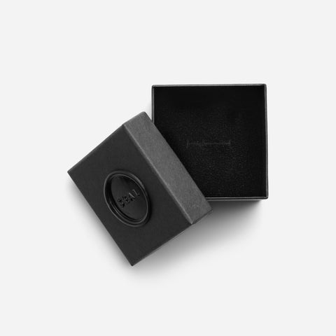 Oval signet ring