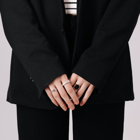 Oval signet ring